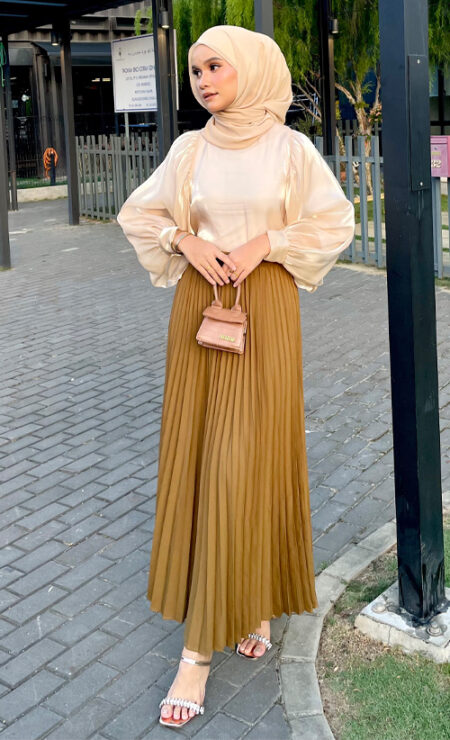 Azura Pleated Skirt In Pale Gold