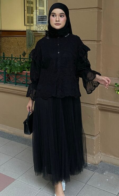 Daisey Lace Top In  Premium Black