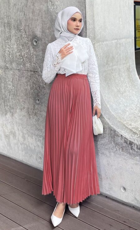 Azura Pleated Skirt In Coral