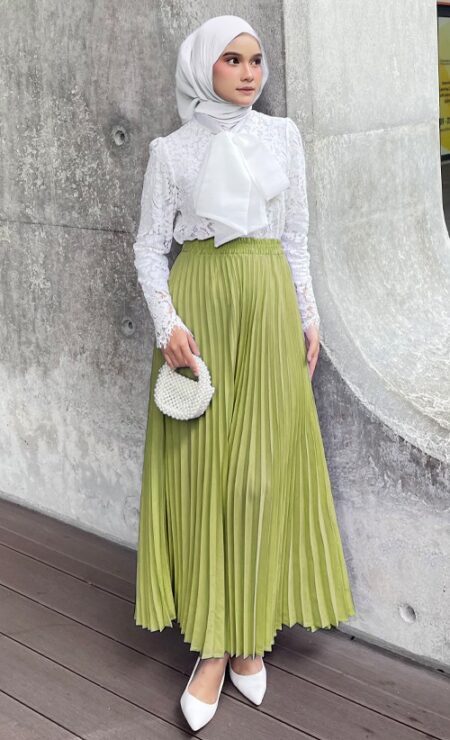 Azura Pleated Skirt In Lime Green