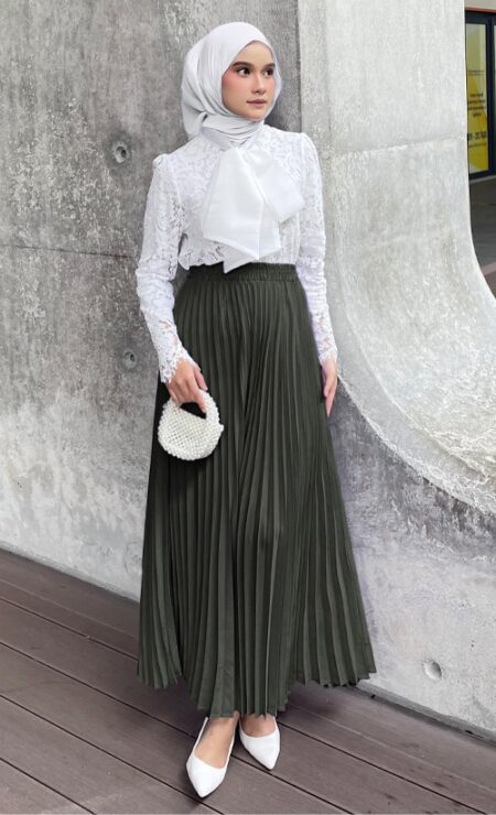 Azura Pleated Skirt In Moss Green