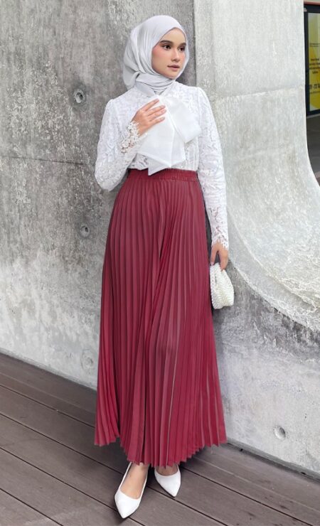 Azura Pleated Skirt In Red