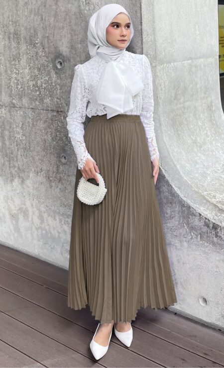 Azura Pleated Skirt In Brown Green