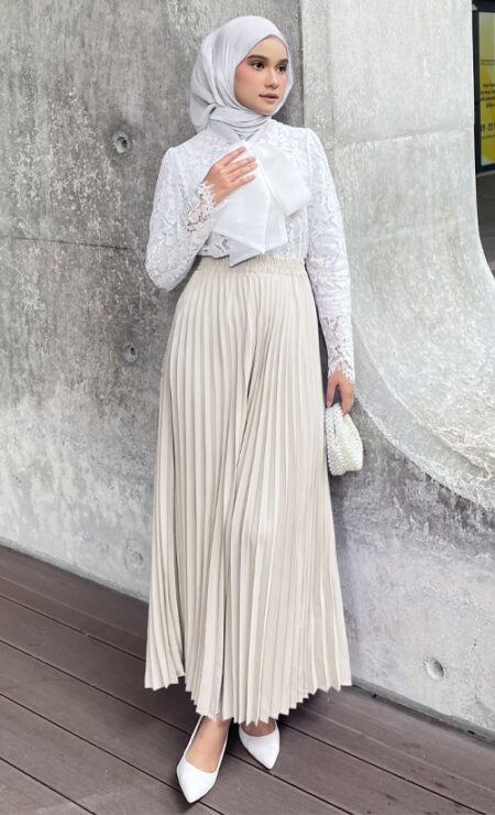 Azura Pleated Skirt In Cream