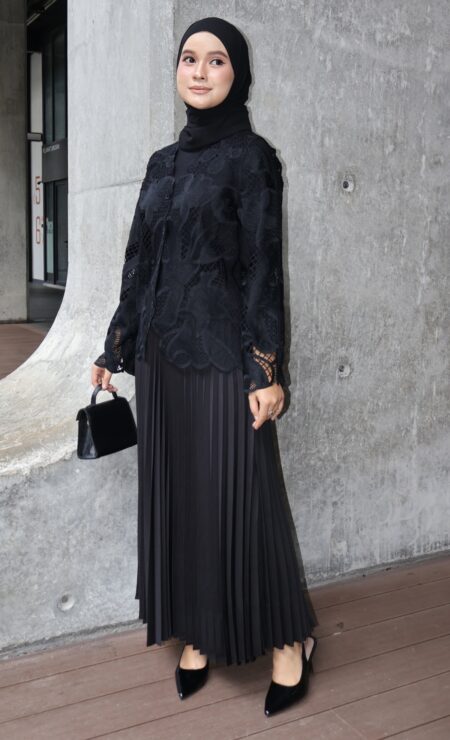 Isla Lace Top in Black