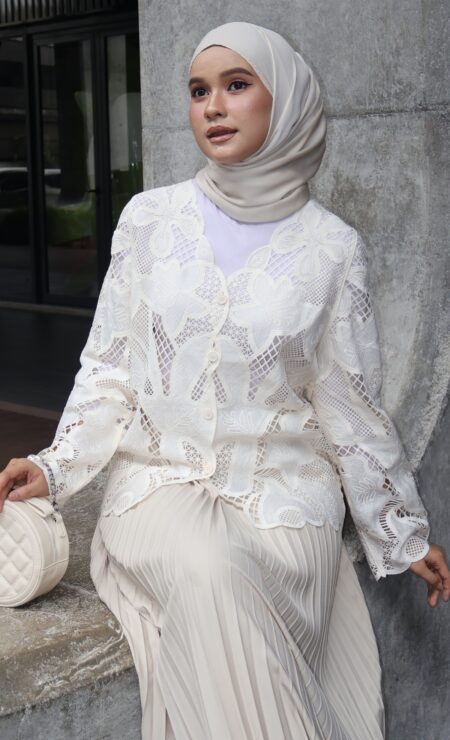Isla Lace Top in Light Cream