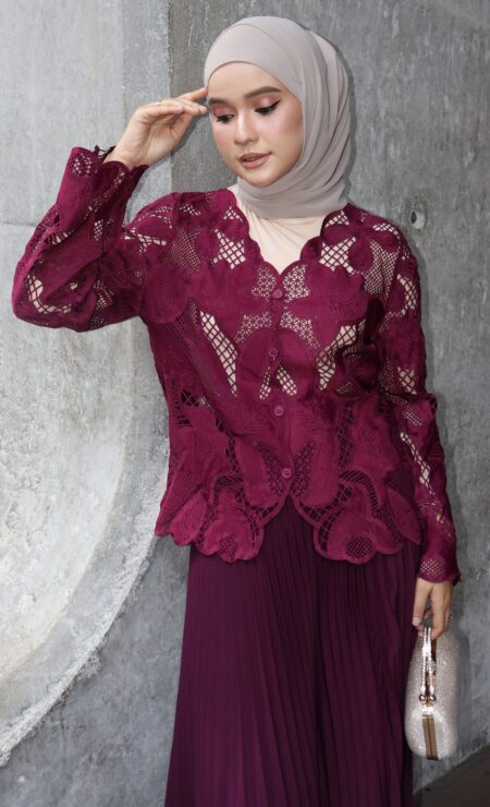 Isla Lace Top in Maroon