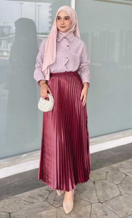 Satin Pleated Skirt In Maroon
