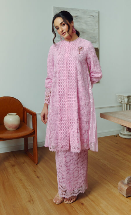 LEBARAN 2025 Aisha Long Kurung in Flamingo Pink
