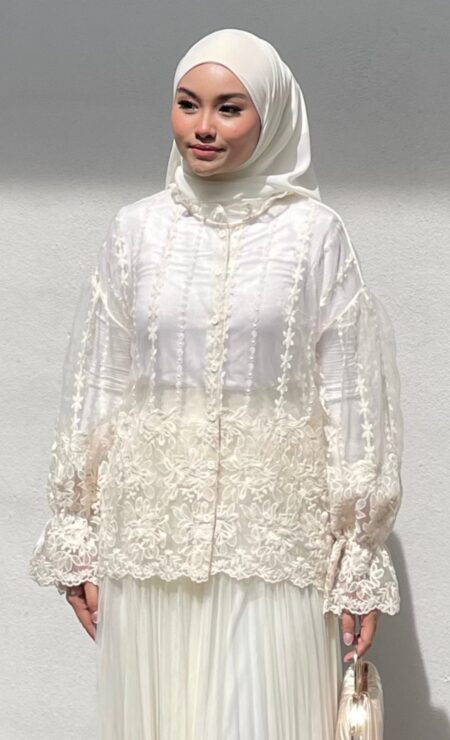 Daisey Lace Top in Cream