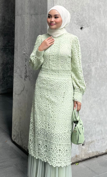 NEW EDITION Lacey Midi Top In Green