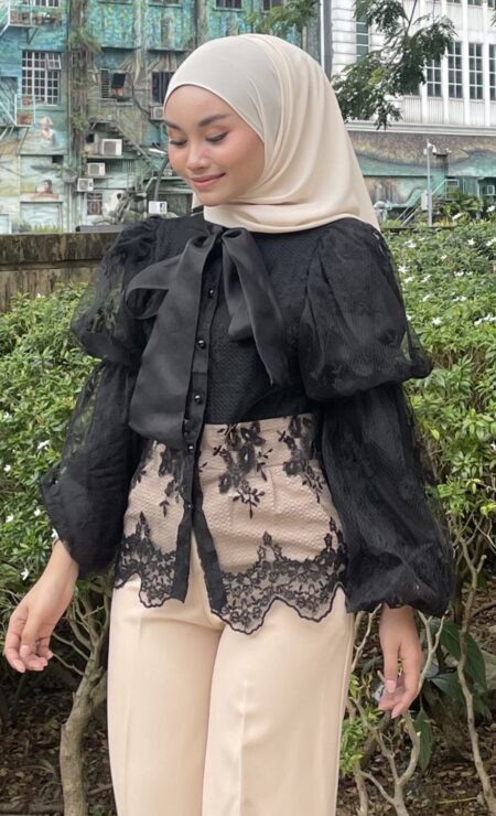 Ribbon Puff Lacey Top In Black